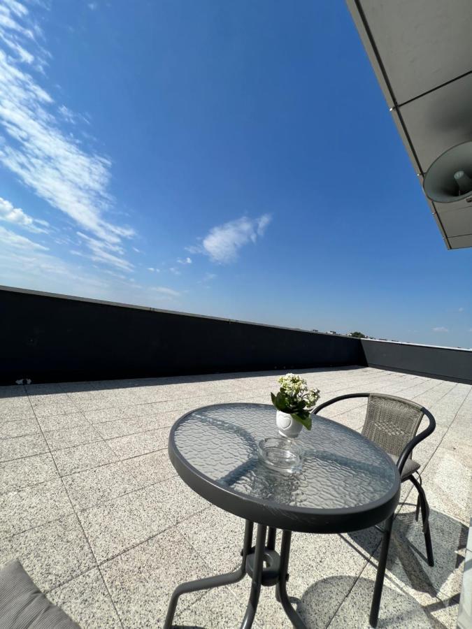 Hotel Apart Warsawa Bagian luar foto